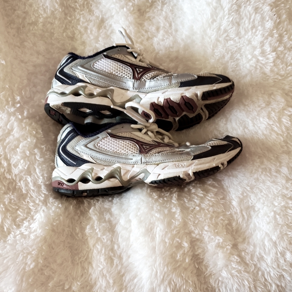 Mizuno Wave Rider 7 women's running shoes size 8.5.